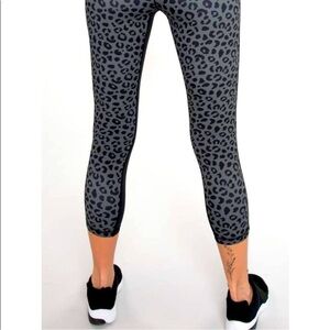 Stylish Gray Leopard Print Leggings